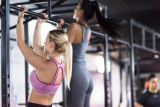 Hvilke muskler trenes ved pull ups og chinups?